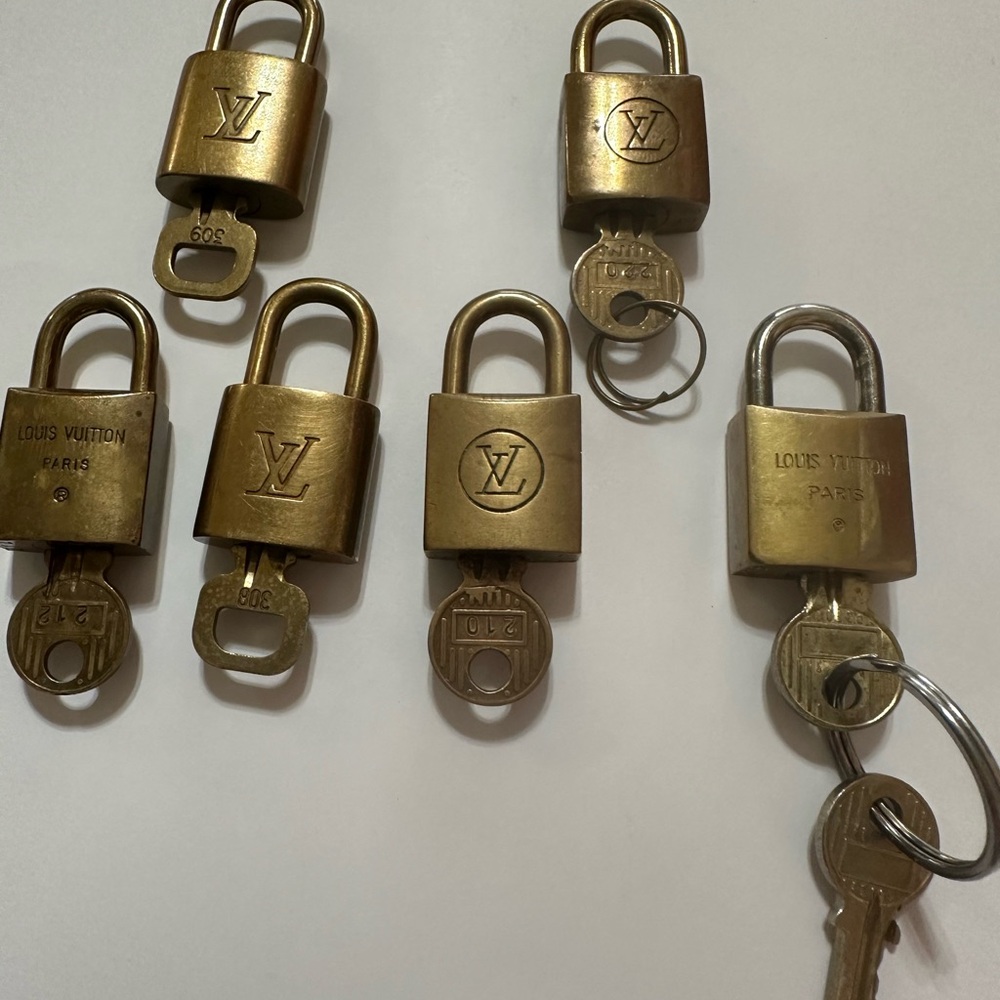 Louis Vuitton Brass Padlock Set with Keys65$each